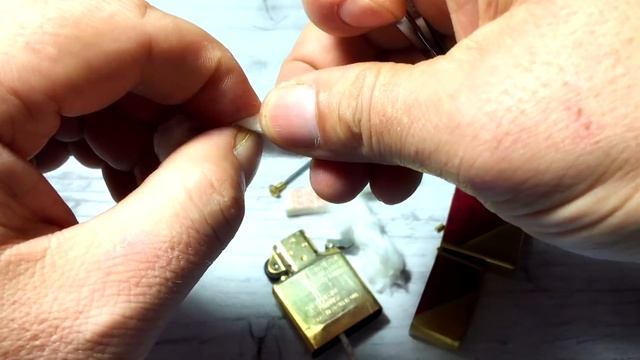 Zippo зажигалка : Уход , заправка , укладка фитиля. смотреть онлайн