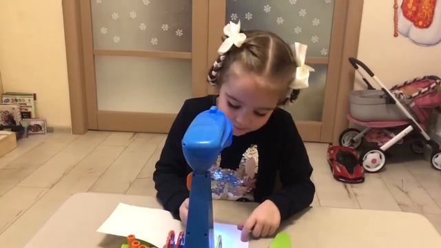 Марика тестирует новую игрушку. смотреть онлайн