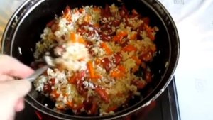 Рис рассыпчатый с сосисками (как плов) - на сковороде