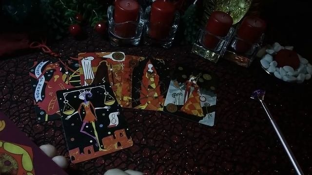 ПОЧЕМУ ОН ТАК СЕБЯ ВЕДЕТ?Гадание онлайн