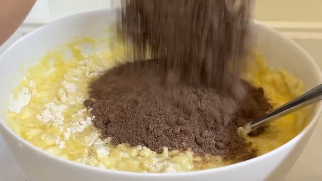 Маришка помогает маме готовить|Mariska helps her mother too cook