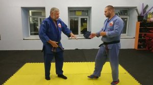 Если я УМЕЮ рисовать, то нарисую на чём угодно, Если ВЛАДЕЮ Будо, то применю его в любом случае.