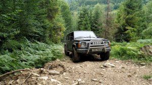 4x4 offroad Nissan Patrol y60, y61 in Poland Wisla Pod Piramida 28.07.2019 (4K)