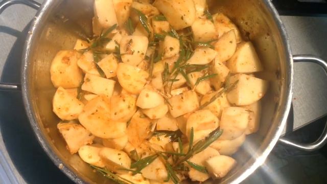 Кулинария: картошка и рыба запечённая с розмарином в рукаве смотреть онлайн