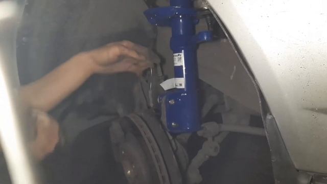 Замена передних стоек на Приоре смотреть онлайн