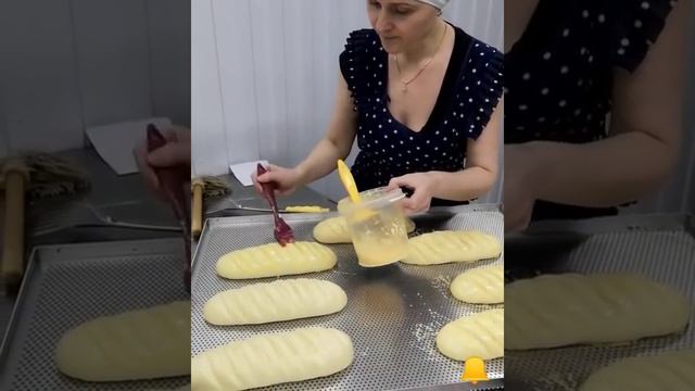 Плюшка московская  и Сдобный ? батон