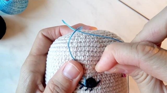 Вышивка глаз вязаной кукле. #amigurumi #амигуруми  #вышитыеглаза #вязанаякукла  #dollseyes