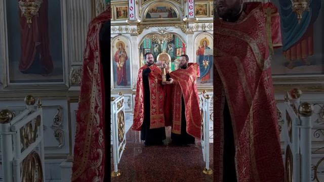 Благодатный огонь в Свято-Успенском соборе города Атырау смотреть онлайн