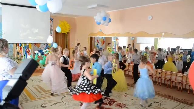 "Цифры, цифры, стройся в ряд!" Математическая игра. Подготовительная группа.