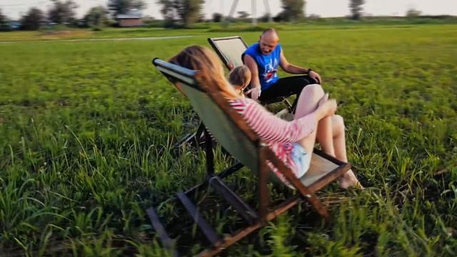 Шезлонг (семейный ) смотреть онлайн