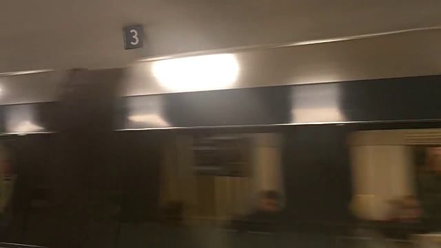 Метро Стокгольма, замена рекламы на путевых стенах