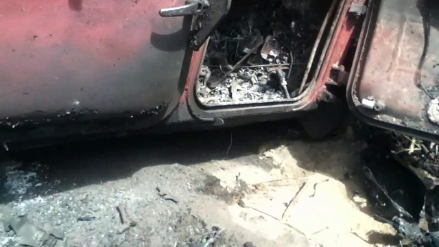 Сгоревшая украинская бронетехника у г.Рубежное 23.05.2014 г. смотреть онлайн