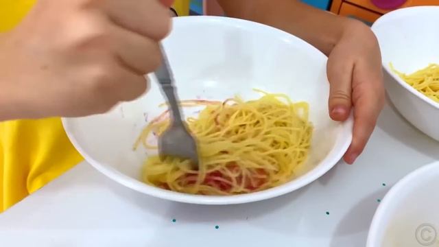 Nastya and Stacy play in a fun challenge смотреть онлайн