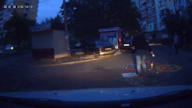 Porsche наехал на банку с краской Днепр смотреть онлайн