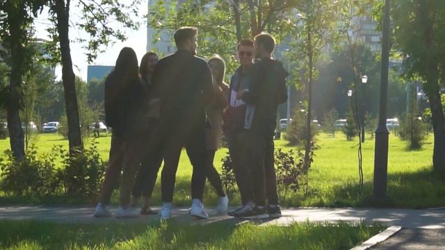 Ударил девушку | Hits the girl смотреть онлайн