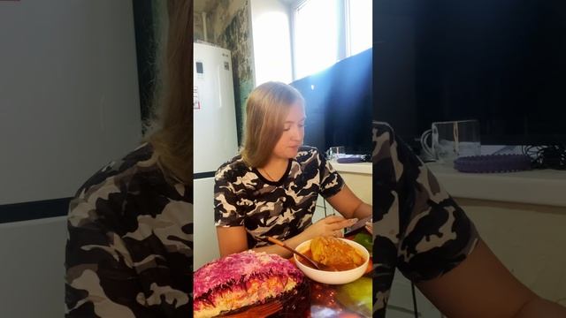 МУКБАНГ/МУЖ ГОЛОДНЫЙ/ПЕРЕЦ ФАРШИРОВАННЫЙ смотреть онлайн