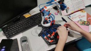 Набор для опытов BONDIBON ВВ2582 Гидравлический робот-рука