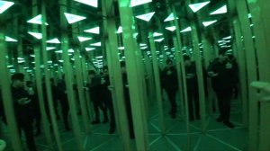 Потерялись в зеркальном лабиринте. В поисках спрятанных колес.