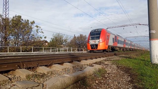 Электропоезд ЭС1-047/048 Таганрог-Новороссийск на разъезде Витаминный смотреть онлайн