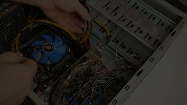 Собираем "антикризисный" ИГРОВОЙ ПК за 10.000 рублей / Сборка и тесты в играх смотреть онлайн