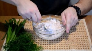 Сало с чесноком и зеленью - украинская закуска