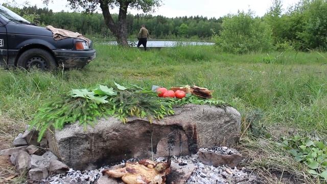 Жарим курицу на камне смотреть онлайн
