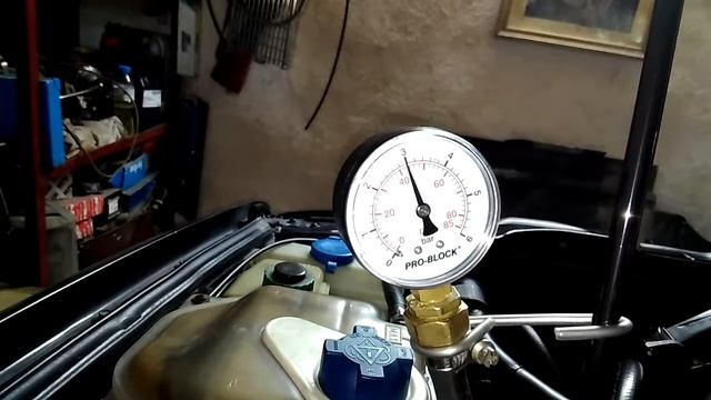 Audi A6 c4 1.9tdi Давление масла на холодном моторе до замены насоса! смотреть онлайн