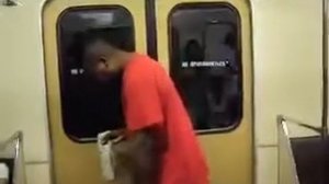 Пьяный негр в вагоне 2 россия