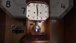 Правильный ход маятника и бой настенных часов Янтарь СССР . Положение молоточков.