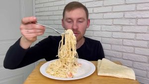 МУКБАНГ ПАСТА С КРЕВЕТКАМИ MUKBANG PASTA WITH SHRIMP Плюс Мульти