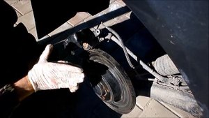 Как заменить задние тормозные колодки на Рено