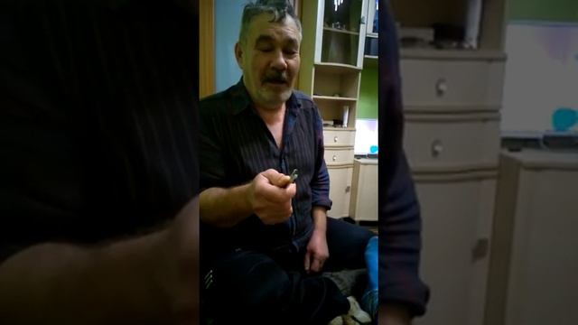 Учимся держать гаечный ключ.