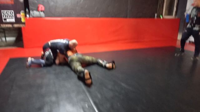 Жёсткий спарринг Александр Бутенко (47-14-3) и Константин Глухов (34-17) Второй раунд смотреть онлайн