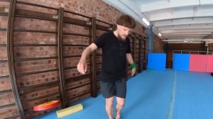 Видео урок «Как сделать сальто на батуте»