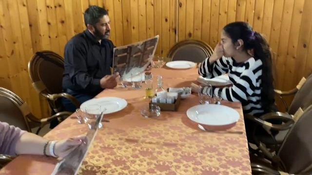 Падарам ин хел духтарша нагз медидаст, ки дар борони🤦ресторан у реки 😋 смотреть онлайн