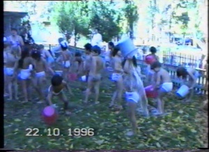 Обливание детей г. Бишкеке 1996г..mpg