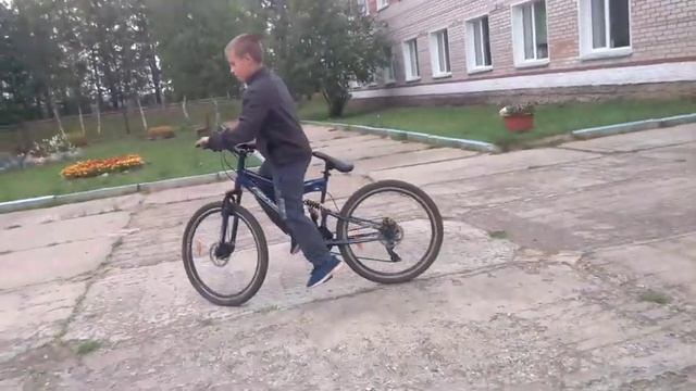 Обучающие видео как ездить (на заднем колесе.....) смотреть онлайн