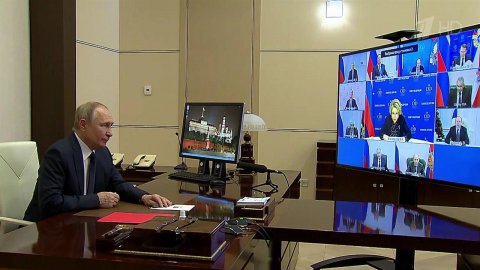 Владимир Путин провел оперативное совещание с постоянными участниками Совета безопасности РФ