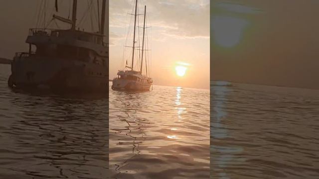 Закат- Солнышко ложится спать в ласковых водах индийского океана/  🌇 in gentle waters  Ocean 🇲🇻