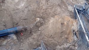 Протаскивание  рабочей трубы в футляр часть 2