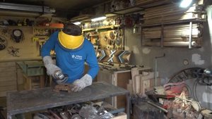 Братский умелец создает необычные фигуры из железа