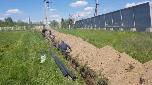 Электромонтаж. Прокладка кабеля 10 кв в земле в трубе. г. Новосибирск. смотреть онлайн
