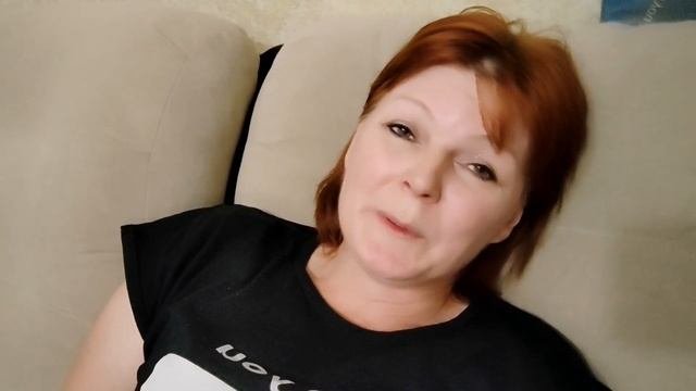 Первый урожай /Подвязала горох и помидоры / Лежу под вентилятором...