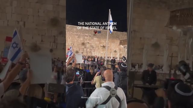 Families of the hostages gather at the Western Wall to sing the HaTikvah #Israel #standwithIsrael