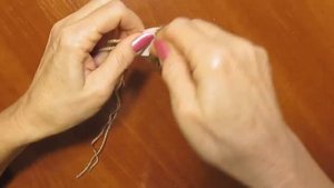 СУПЕР-БЫСТРЫЙ ПЫШНЫЙ БУБОН НА ШАПКУ. ПОМПОН ОБЪЕМНЫЙ-РОВНЫЙ СВОИМИ РУКАМИ! Поделки из ниток.