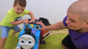 ПОДАРОК Егорке // НОВЫЙ ПАРОВОЗИК // Катаемся на Перегонки с ПАПОЙ //