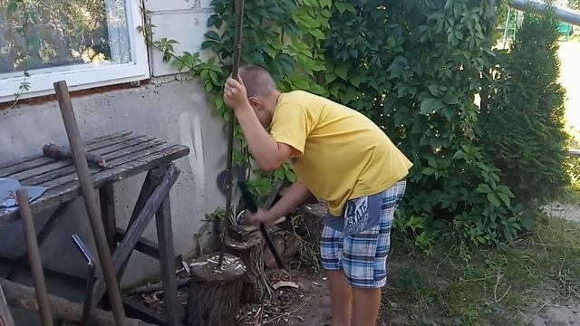 КАК СДЕЛАТЬ КОПЬЕ ИЗ ДЕРЕВА!!!!!!!!!!!