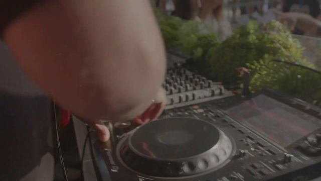 TRIP ON TOUR vs. SAGRADO смотреть онлайн