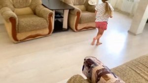 Леди Би и детская веселая история про малышек и детская игра с косметикой. видео для девочек