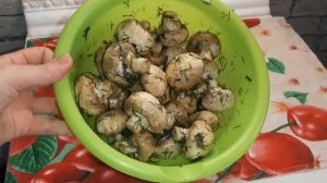 Шампиньоны в духовке! Простая и Самая вкусная закуска! Берите на заметку к Новому году! (720p).mp4